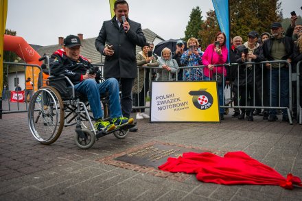  Zbigniew Cieślar podczas odsłonięcia